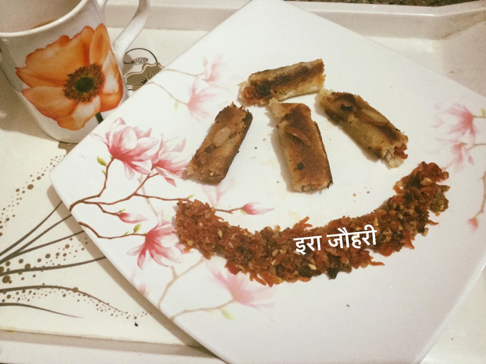 मीठे स्नैक्स !!!! ब्रेड और गाजर के हलुये से बनाये मीठे स्विस रोल्स्