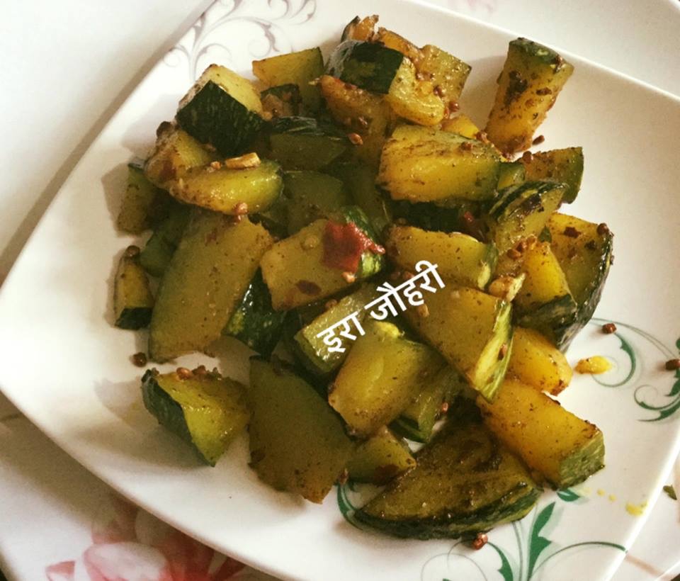 बिना मसाले की मेथी लहसुन मिर्च से छुकी सूखी सब्जी