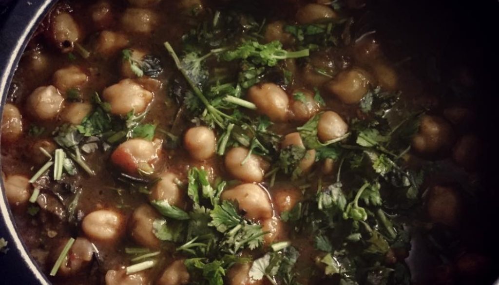 कम चिकनाई मे बनाये अनारदाने वाले मसालेदार छोले