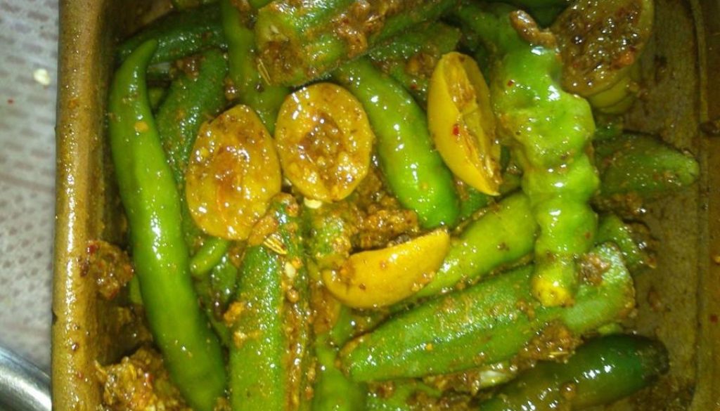 भिन्डी और हरीमिर्च का मौसमी अचार