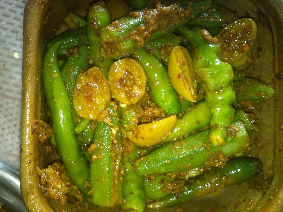 भिन्डी और हरीमिर्च का मौसमी अचार