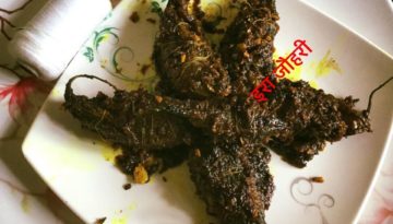 धागे से बँधे भरवाँ खट्मिट्ठे करेले