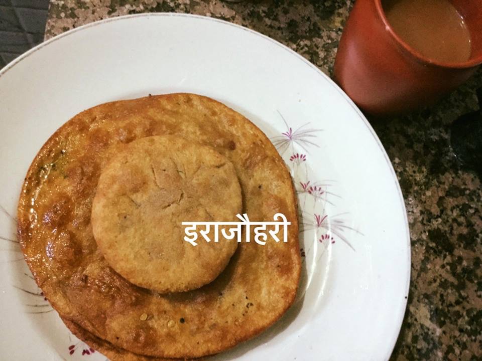 बथुये की कचौड़ी आलू की कचौड़ी व आलू मे खूब सारी हरी मिर्च मिला कर बनाया हरी मिर्च का कचौड़ा