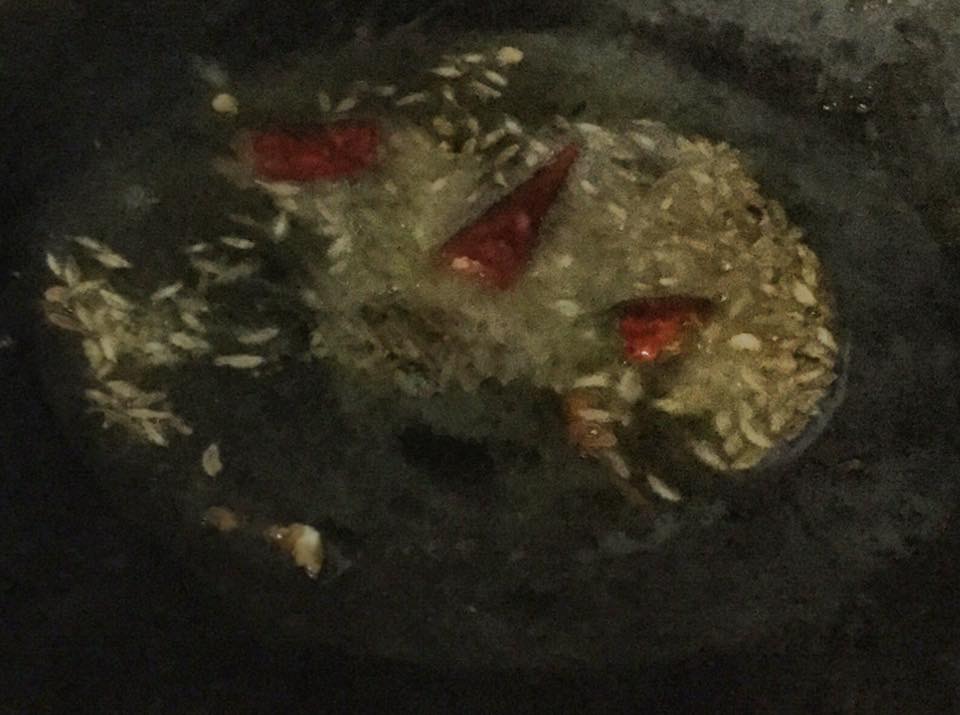 छिल्के वाली साबित मसूर की दाल