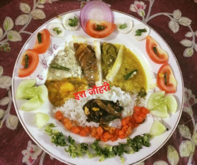 दोपहर का भोजन उर्द की दाल ,रोटी ,चावल, भरवाँ करेले ,जीरे की तरोई , और आलू प्याज की सब्जी  ,सलाद  एवम् टमाटर , पुदीना और खीरे का रायता और मीठी बूँदी