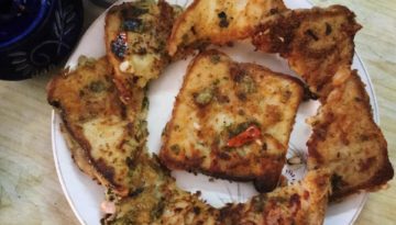 सूजी ,दही और चावल के आटे से बने फ्रैंच टोस्ट