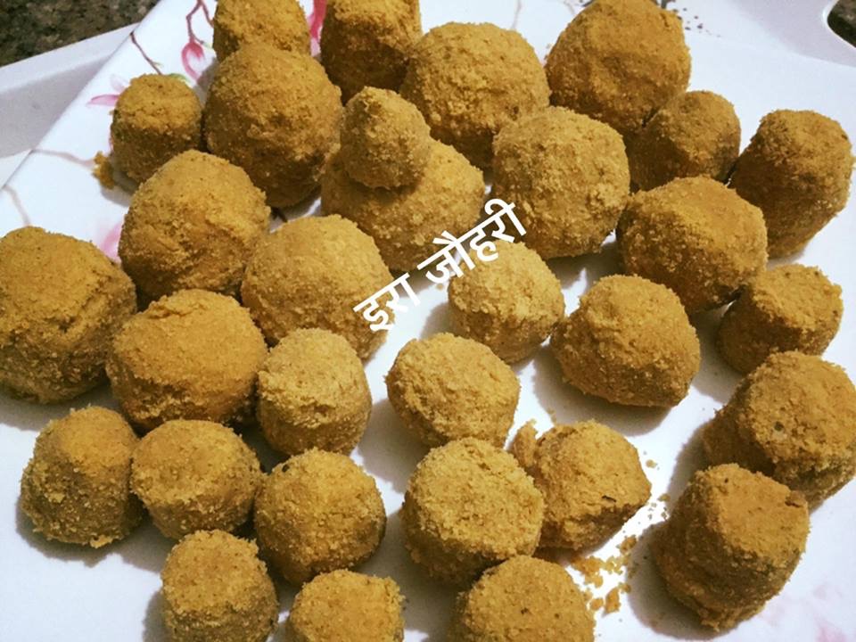 बेसन के  केसरिया लड्डू