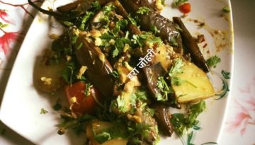 कम चिकनाई मे बनी लहसुन अदरक वाली बैगन आलू की सूखी सब्जी