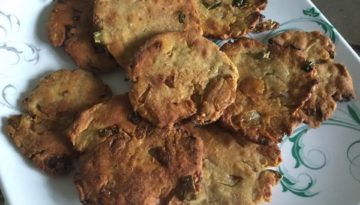 प्याज की बेसनी कचौड़ियाँ  Payaj ki besani kachauriya