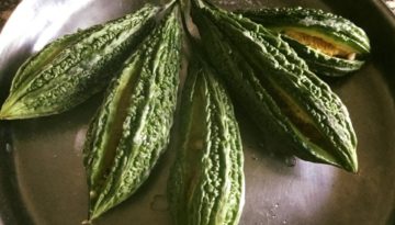 बिना चिकनाई के बनाये भरवाँ करेला !!”0″ jeero oil recpie