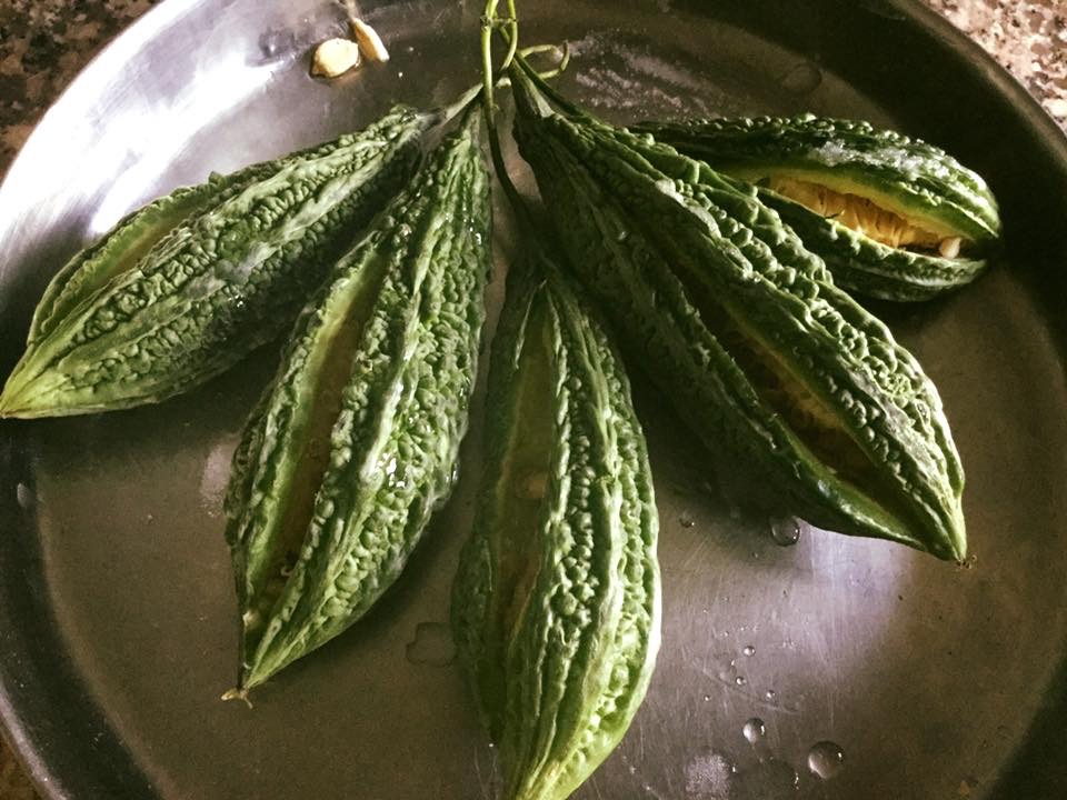 बिना चिकनाई के बनाये भरवाँ करेला !!”0″ jeero oil recpie