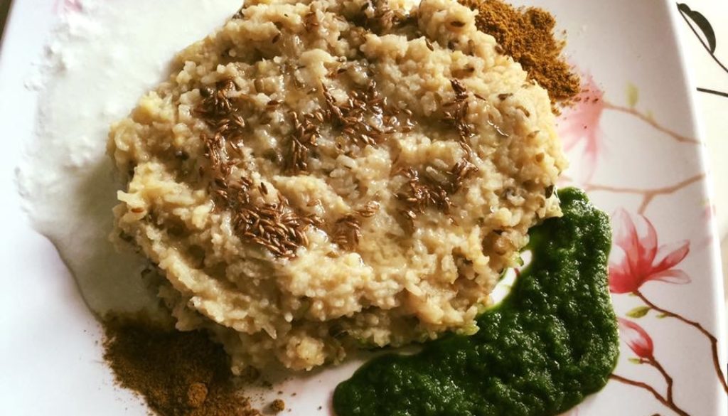 छिल्के वाली मूँग की दाल की खिचड़ी !!!!!