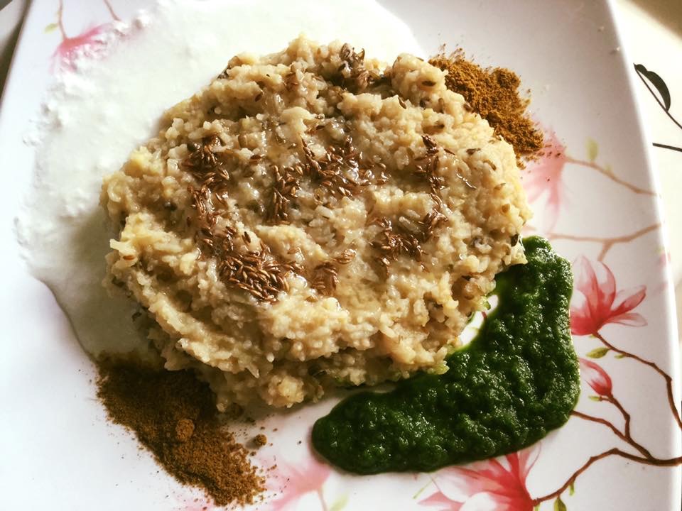 छिल्के वाली मूँग की दाल की खिचड़ी !!!!!