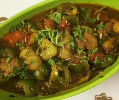 सिंघाड़े , शिमलामिर्च व टमाटर की सूखी व रसीली सब्जी !!!!