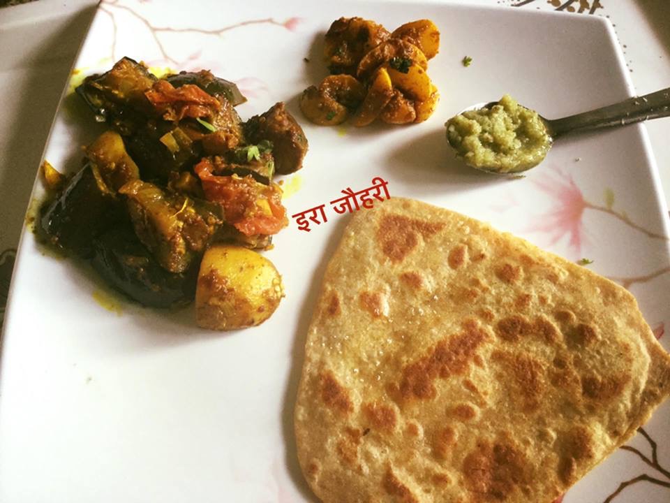 मसालेदार बैगन के साथ ऑवले की सब्जी और चटनी व गरमागरम पराठे