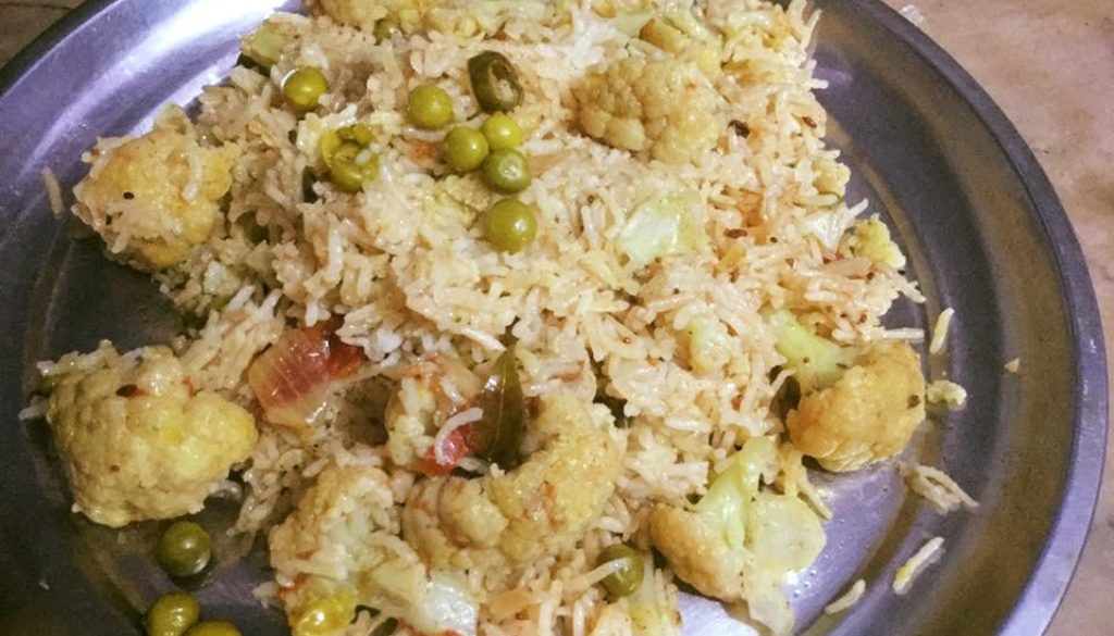 टमाटर ,गोभी का करीपत्ता डाल कर बना मस्त पुलाव !!!