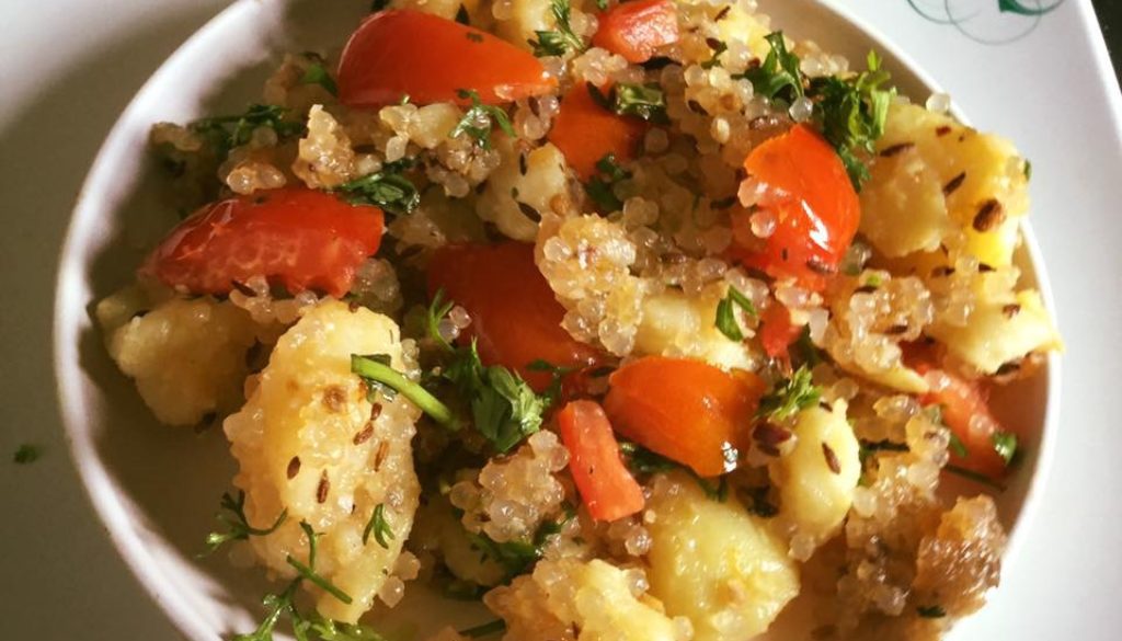 जीरे मिर्च से छुका साबूदाना आलू टमाटर !!!!