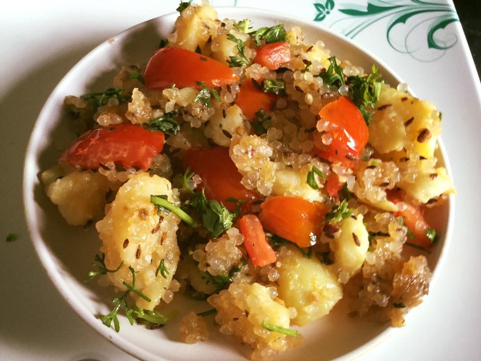 जीरे मिर्च से छुका साबूदाना आलू टमाटर !!!!