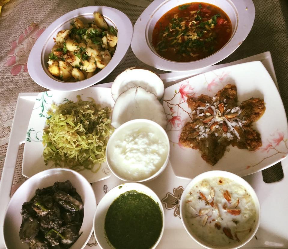 फलाहार !!!!जीरे मिर्च के आलू , जीरे मिर्च के ही टमाटर और जीरे मिर्च से छुके हुये साबूदाना आलू टमाटर भी , अजवाइन हरीमिर्च से छुकी घुइया या अरबी देशी घी मे भुने हुये मखाने और मीठे मे है लौकी की खीर हलुआ और कपूर कन्द