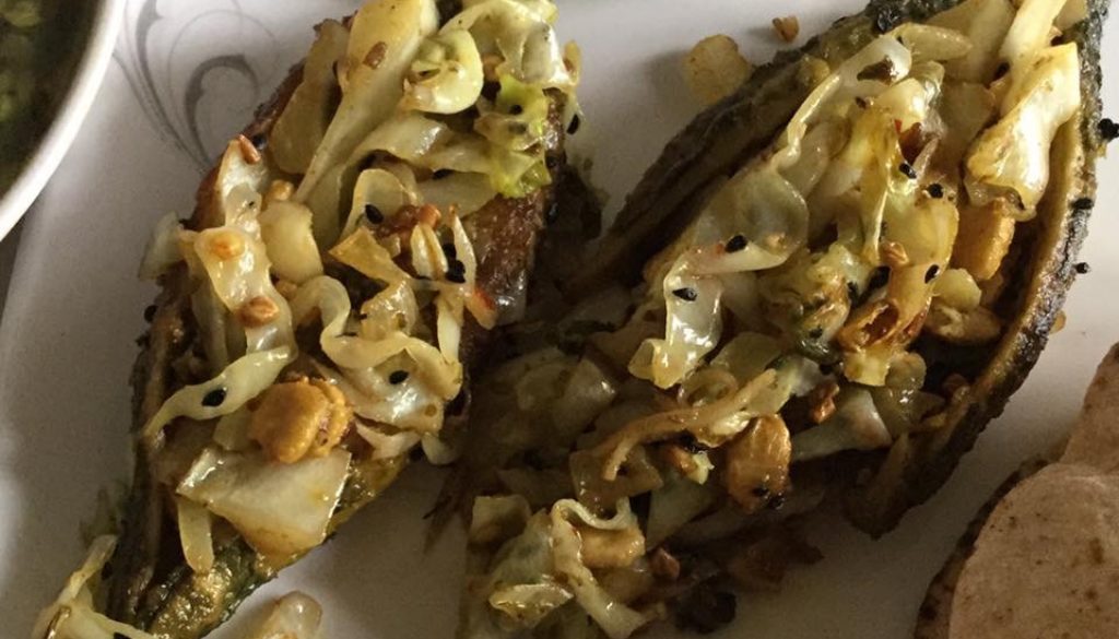 बन्दगोभी के साथ हमारे स्टाइल से भरवाँ करेला बनाइये !!!!!