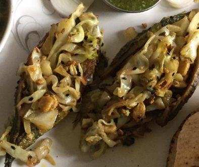 बन्दगोभी के साथ हमारे स्टाइल से भरवाँ करेला बनाइये !!!!!