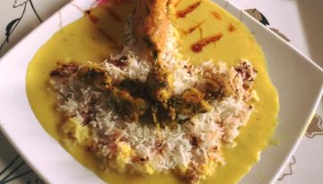 कढी चावल ,कढी के साथ बनने वाले पीले आलू और मिर्ची पकौड़े!!!