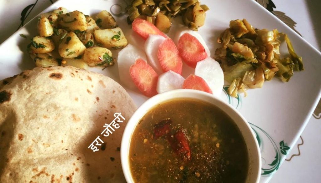 दोपहर का सम्पूर्ण भोजन व पराठा सब्जी व कॉफी का नाश्ता