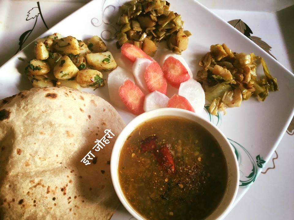 दोपहर का सम्पूर्ण भोजन व पराठा सब्जी व कॉफी का नाश्ता