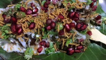 हरी मटर भरी आलू की टिक्की की चटपटी चाट !!!!