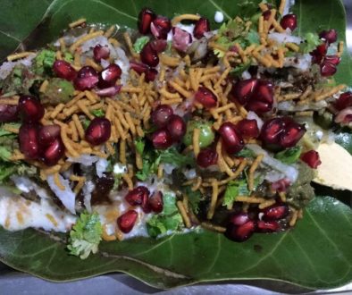 हरी मटर भरी आलू की टिक्की की चटपटी चाट !!!!