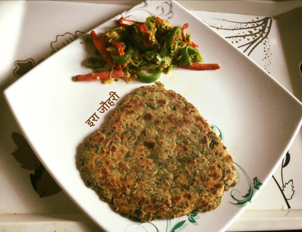 मूंग की दाल और बथुआ का मिक्स पराठा और सादा पराठा!!!!!