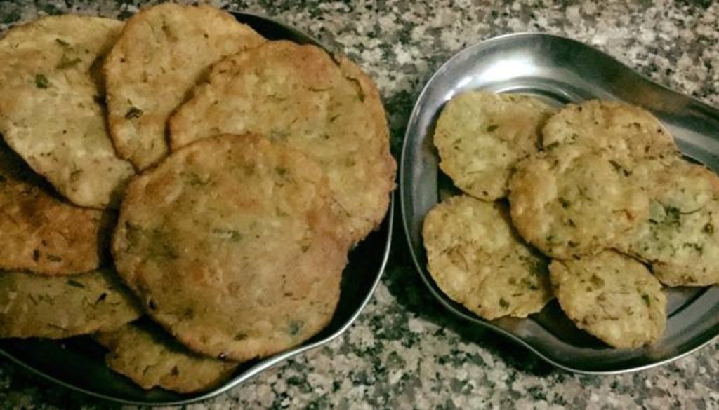 मेंथी की मठरी और पूड़ी !!!!