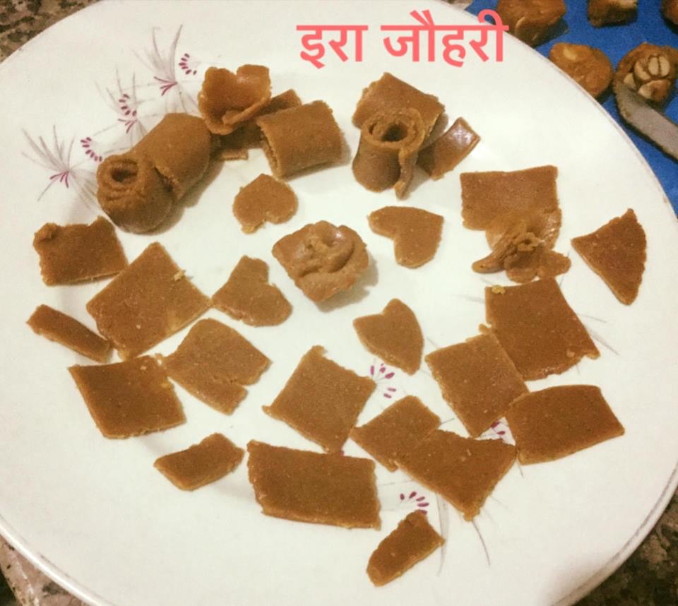 देशी घी मे बनी गुड़ सोंठ की पट्टी व रोल्स !!