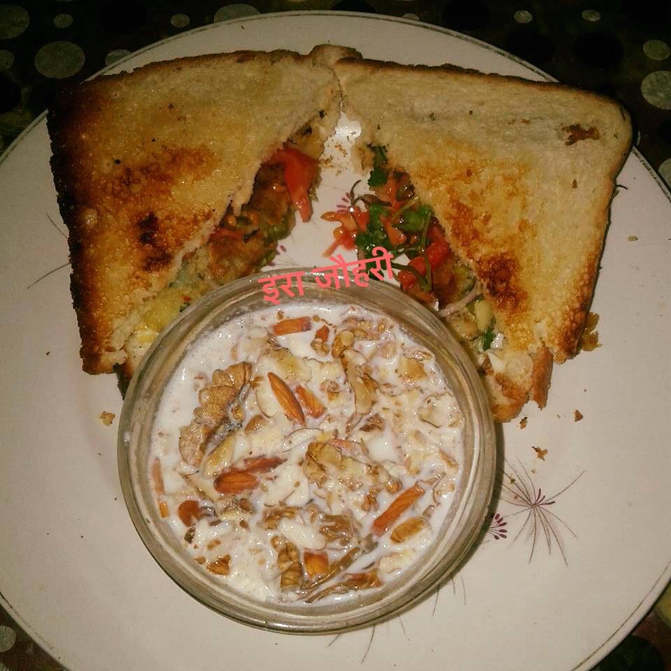 हरी सब्ज़ियाँ और आलू की टिक्की वाला चीज़ सैन्डविच तथा ओट्स की मेवायुक्त खीर !!!!