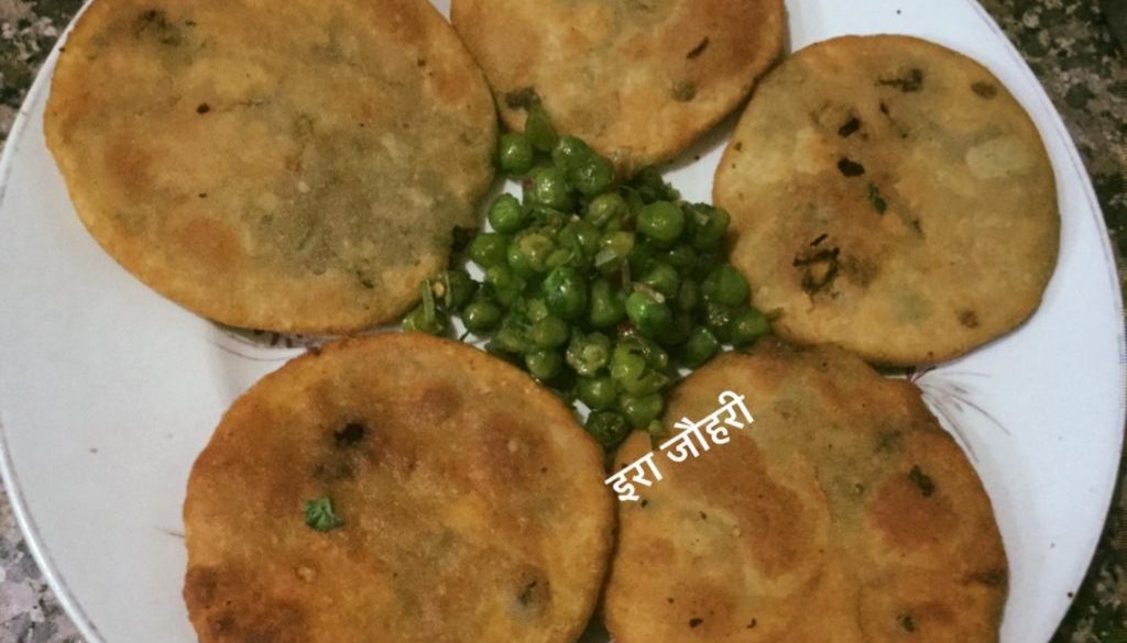 हरी मटर की स्वादिष्ट खस्ता कचौड़ियाँ !!!!!
