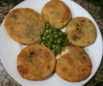हरी मटर की स्वादिष्ट खस्ता कचौड़ियाँ !!!!!