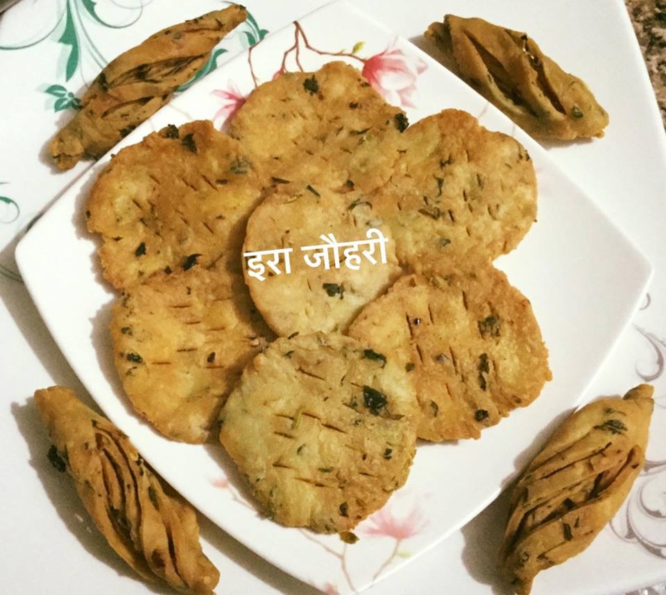 मेथी की खुशबू वाले करेले व गोलाकार मठरियाँ