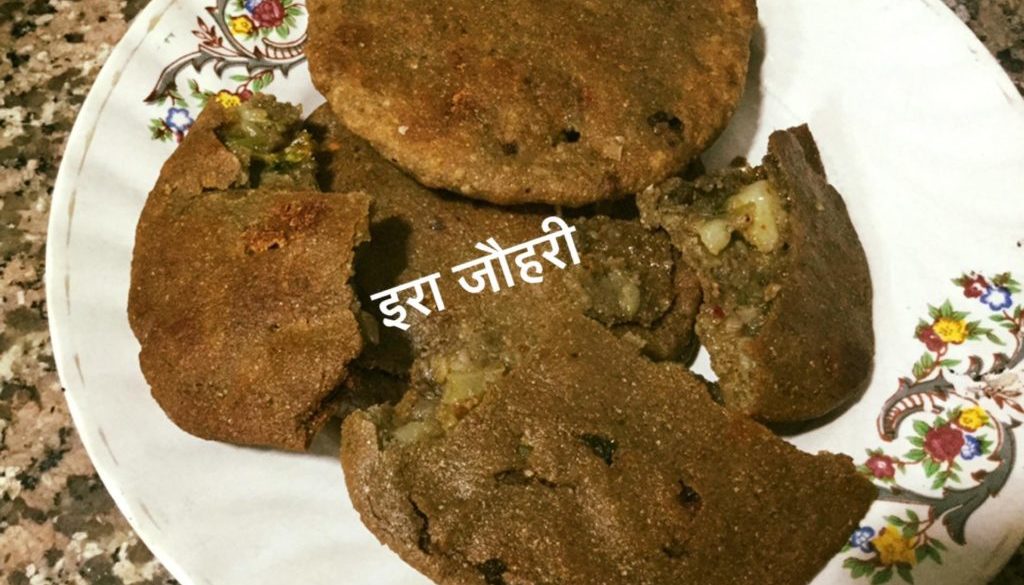 बाजरे केआटे की आलू भरी मस्त कचौड़ियाँ!!!!