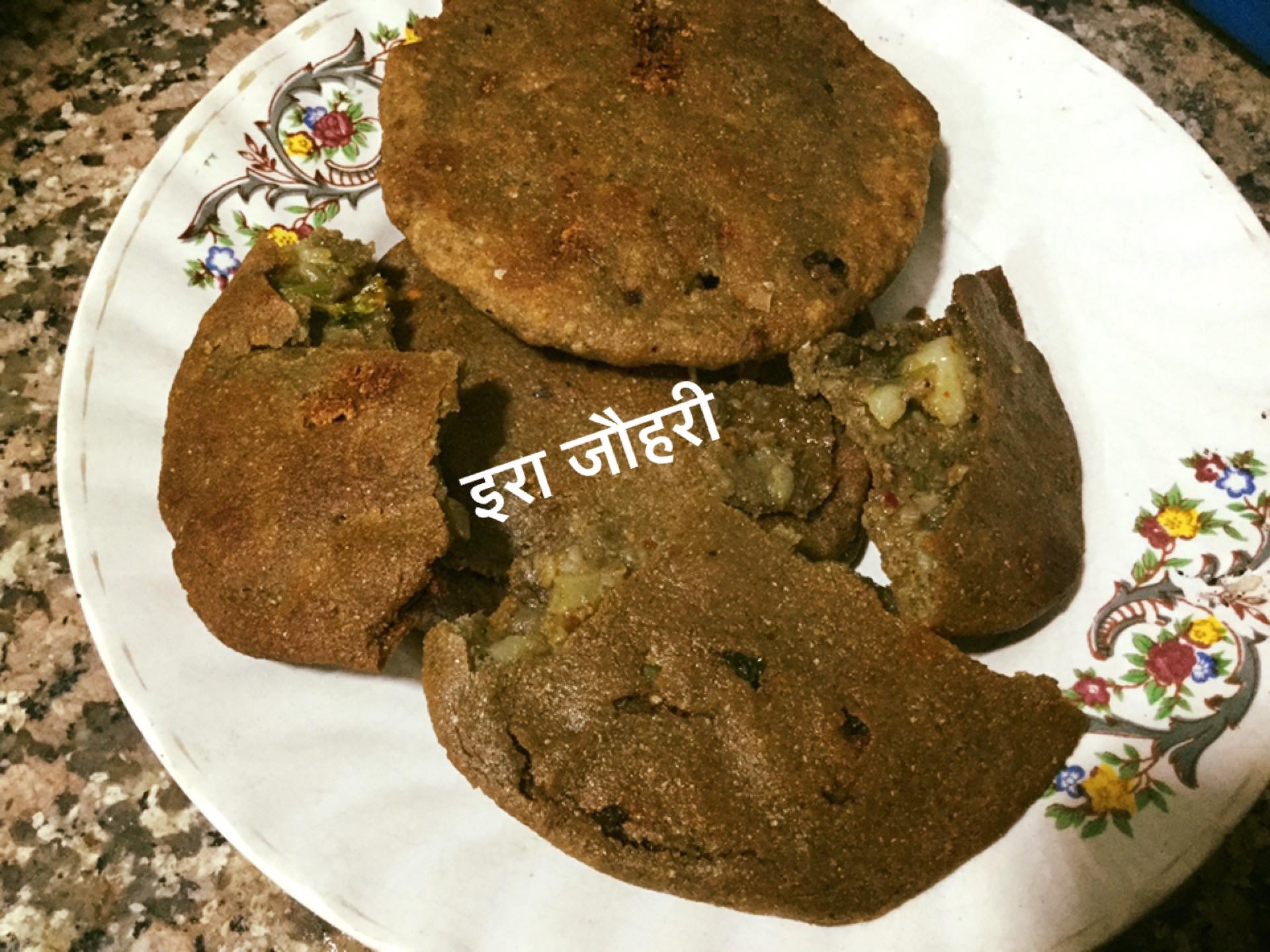 बाजरे केआटे की आलू भरी मस्त कचौड़ियाँ!!!!