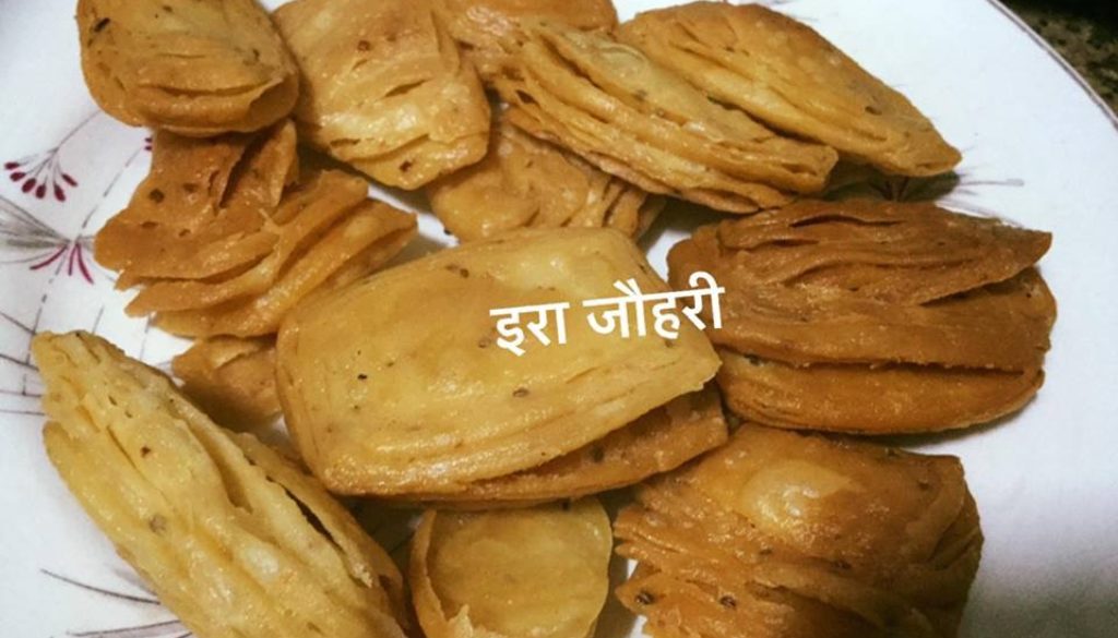 गोल व पर्तदार मठरी