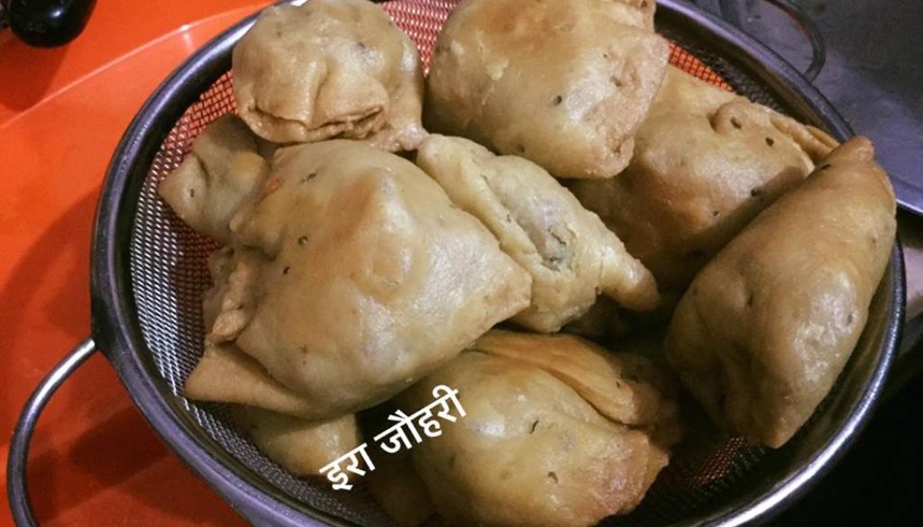 कच्चे आलू की भरावन सामग्री वाले समोसे !!!!!!