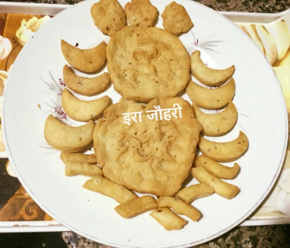 मठरियाँ व मट्ठी