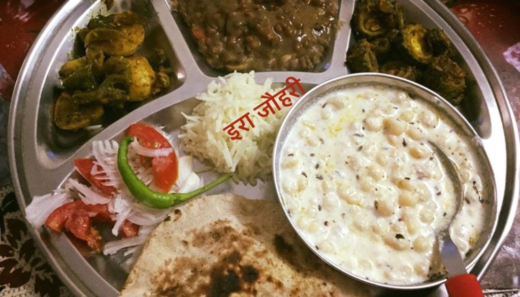 दोपहर का भोजन मसालेदार मसूर की दाल ,शिमलामिर्च आलू फ्राई व करेले की मस्त सब्जी बूँदी का हीँग जीरा मिर्च से छौंका हुआ मस्त रायता ,सलाद ,रोटी व चावल ।