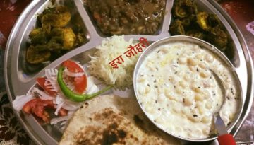 दोपहर का भोजन मसालेदार मसूर की दाल ,शिमलामिर्च आलू फ्राई व करेले की मस्त सब्जी बूँदी का हीँग जीरा मिर्च से छौंका हुआ मस्त रायता ,सलाद ,रोटी व चावल ।