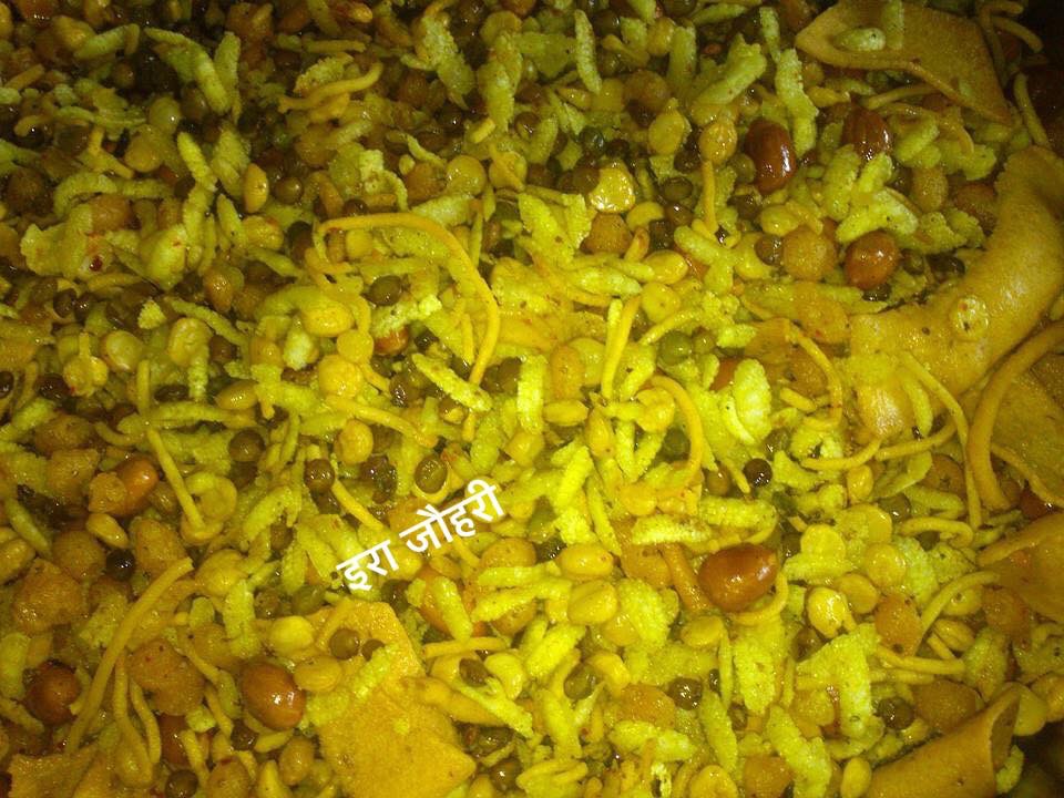 नमकीन लइया चना  व दालमोठ !!