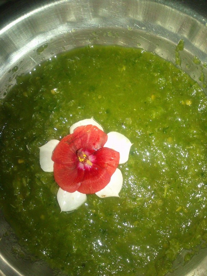 पके टमाटर की सिल पर पिसी चटनी